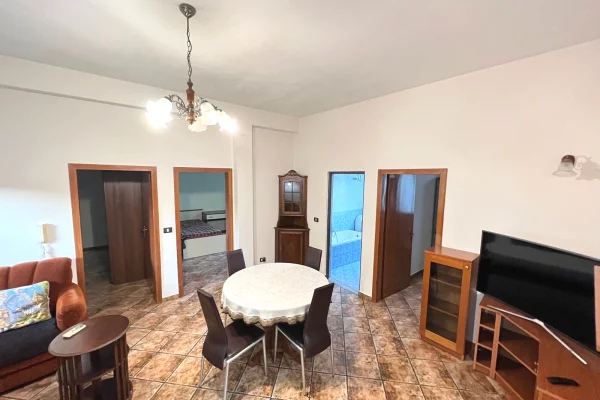 Shtepi me qera Shtepi Private ne Tirane, 2+1, Mobilimi E mobiluar, Pagesa 55,000  Leke.