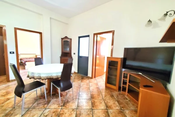 Shtepi me qera Shtepi Private ne Tirane, 2+1, Mobilimi E mobiluar, Pagesa 55,000  Leke.