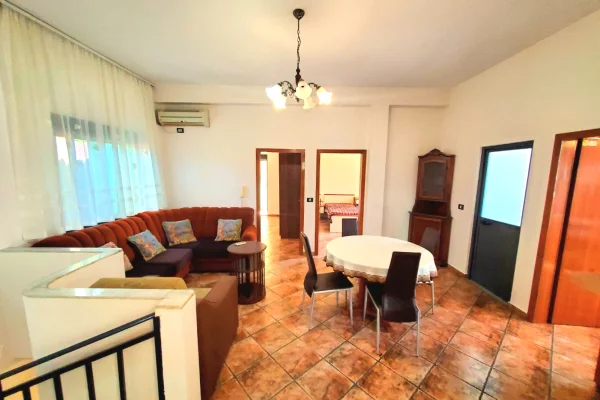 Shtepi me qera 2+1 ne Tirane - 55,000 Leke