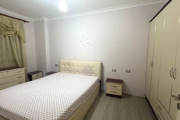 Shtepi me qera Apartament ne Tirane, 2+1, Mobilimi E mobiluar, Pagesa 50,000  Leke.