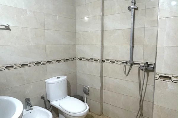 Shtepi me qera Apartament ne Tirane, 2+1, Mobilimi E mobiluar, Pagesa 50,000  Leke.