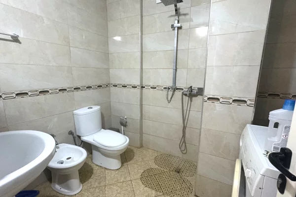 Shtepi me qera Apartament ne Tirane, 2+1, Mobilimi E mobiluar, Pagesa 50,000  Leke.