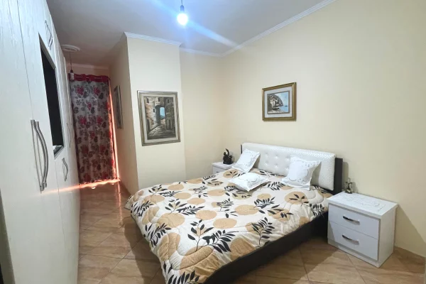 Shtepi me qera Apartament ne Tirane, 2+1, Mobilimi E mobiluar, Pagesa 50,000  Leke.