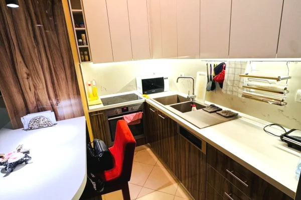 Shtepi me qera Apartament ne Tirane, 1+1, Mobilimi E mobiluar, Pagesa 65,000  Leke.