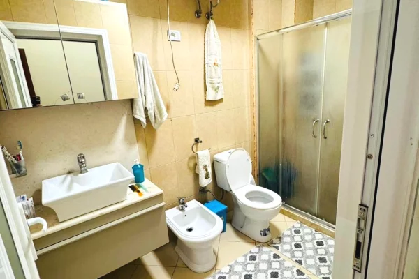 Shtepi me qera Apartament ne Tirane, 1+1, Mobilimi E mobiluar, Pagesa 65,000  Leke.
