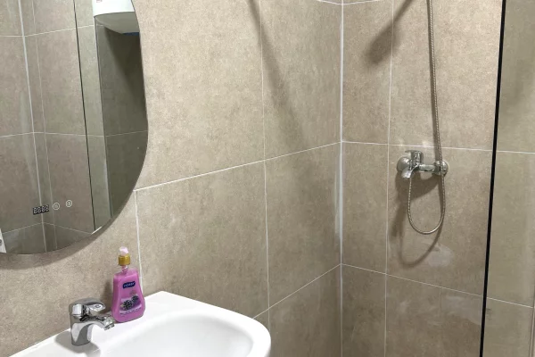 Shtepi me qera Apartament ne Tirane, 1+1, Mobilimi E mobiluar, Pagesa 50,000  Leke.