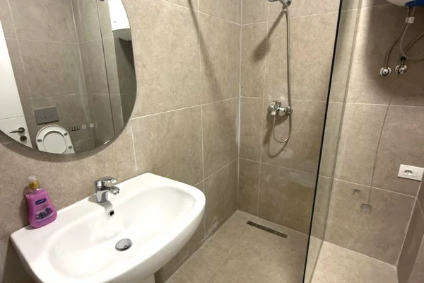 Shtepi me qera Apartament ne Tirane, 1+1, Mobilimi E mobiluar, Pagesa 50,000  Leke.