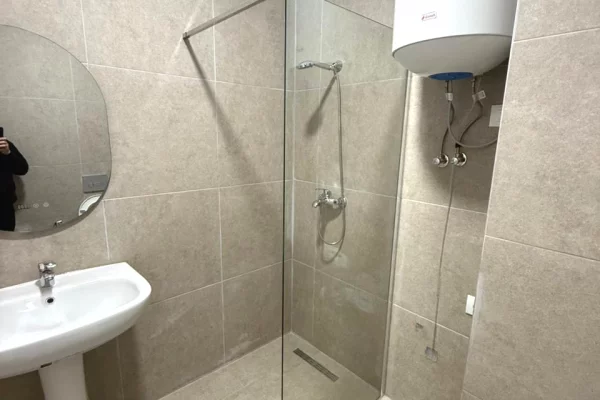 Shtepi me qera Apartament ne Tirane, 1+1, Mobilimi E mobiluar, Pagesa 50,000  Leke.