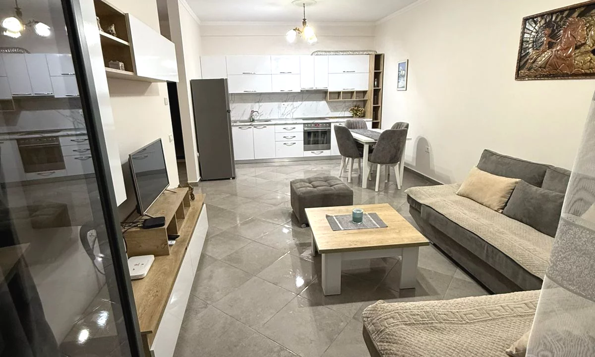 Shtepi me qera Apartament ne Tirane, 1+1, Mobilimi E mobiluar, Pagesa 50,000  Leke.