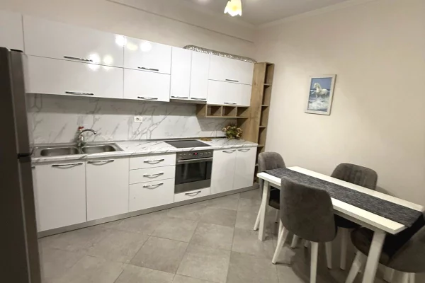 Shtepi me qera Apartament ne Tirane, 1+1, Mobilimi E mobiluar, Pagesa 50,000  Leke.