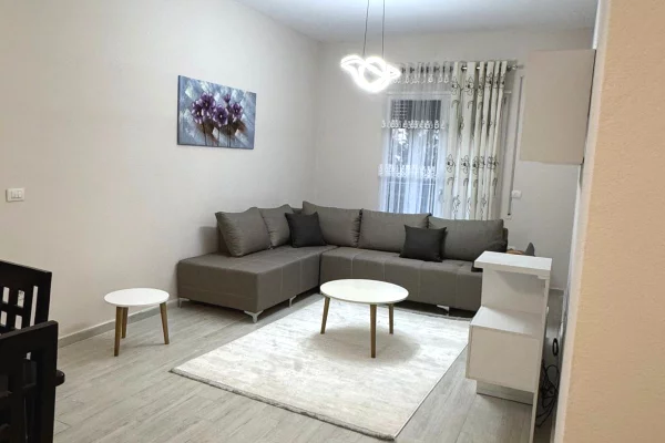 Jepet me qira 1+1+parkim Astir Jolla 500 mije leke
