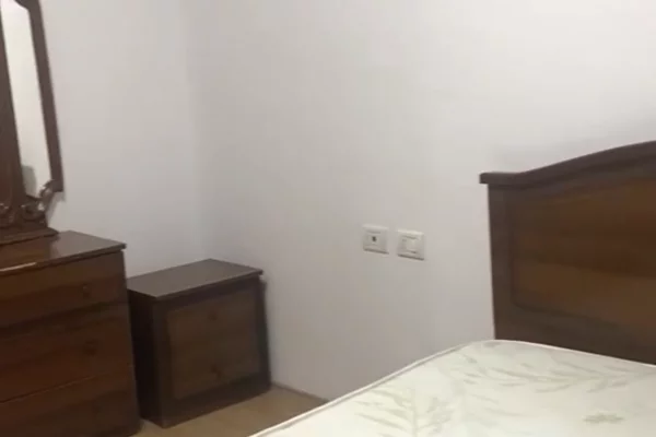 Shtepi me qera Apartament ne Tirane, 1+1, Mobilimi E mobiluar, Pagesa 55,000  Leke.