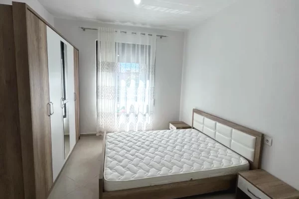 Shtepi me qera Apartament ne Tirane, 2+1, Mobilimi E mobiluar, Pagesa 50,000  Leke.