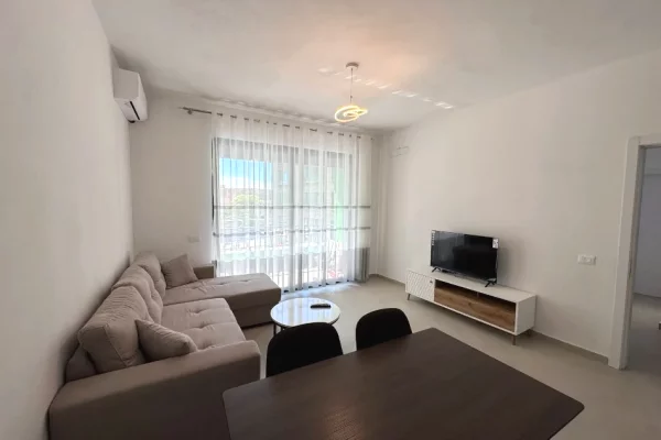 Jepet me qira apartament 2+1+2 në Rrugën 5 Maji, Tiranë 50.000 LEKE