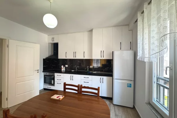 Shtepi me qera Apartament ne Tirane, 2+1, Mobilimi E mobiluar, Pagesa 50,000  Leke.