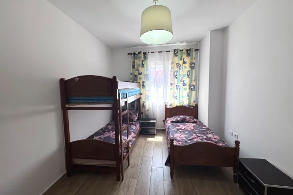 Shtepi me qera Apartament ne Tirane, 2+1, Mobilimi E mobiluar, Pagesa 50,000  Leke.