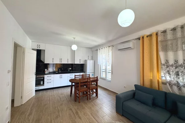 Shtepi me qera Apartament ne Tirane, 2+1, Mobilimi E mobiluar, Pagesa 50,000  Leke.