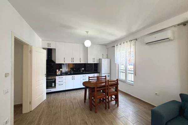 Shtepi me qera Apartament ne Tirane, 2+1, Mobilimi E mobiluar, Pagesa 50,000  Leke.
