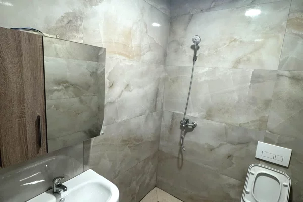 Shtepi me qera Apartament ne Tirane, 2+1, Mobilimi E mobiluar, Pagesa 50,000  Leke.