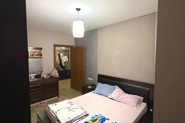 Shtepi me qera Apartament ne Tirane, 2+1, Mobilimi E mobiluar, Pagesa 60,000  Leke.