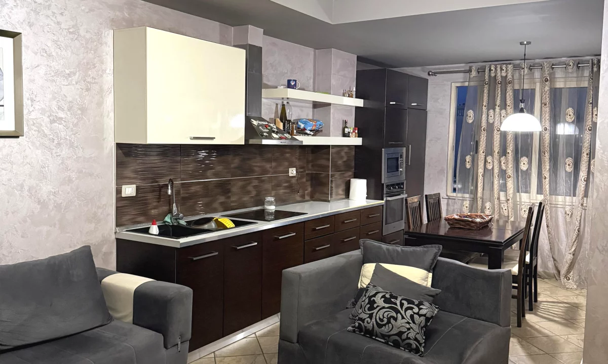 Shtepi me qera Apartament ne Tirane, 2+1, Mobilimi E mobiluar, Pagesa 60,000  Leke.