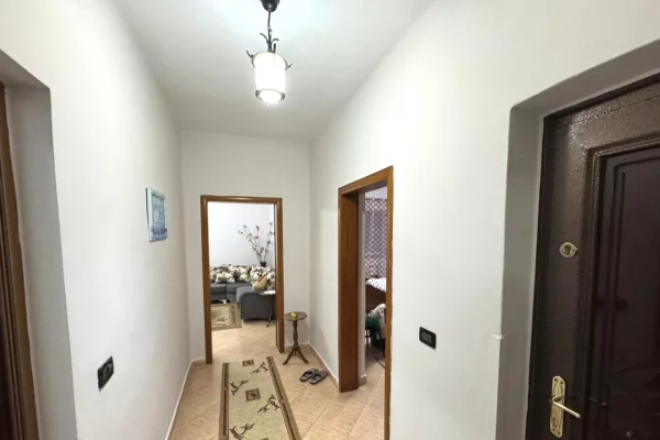 Shtepi me qera Apartament ne Tirane, 2+1, Mobilimi E mobiluar, Pagesa 52,000  Leke.