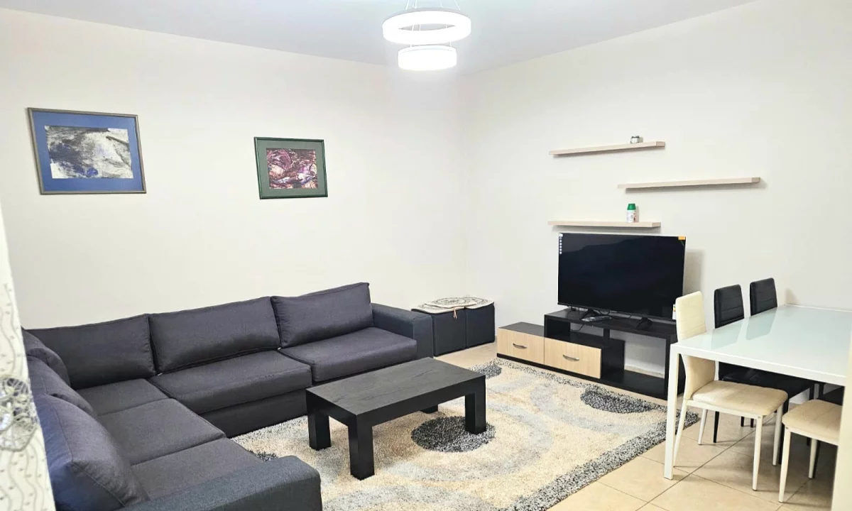Shtepi me qera Apartament ne Tirane, 2+1, Mobilimi E mobiluar, Pagesa 550  Euro.