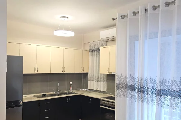 Shtepi me qera Apartament ne Tirane, 2+1, Mobilimi E mobiluar, Pagesa 550  Euro.