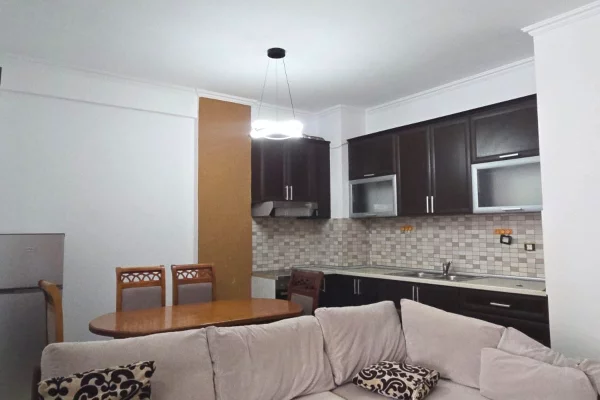 Shtepi me qera Apartament ne Tirane, 2+1, Mobilimi E mobiluar, Pagesa 45,000  Leke.