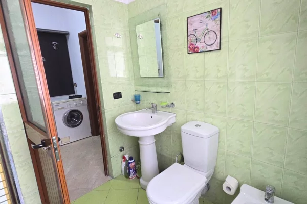 Shtepi me qera Apartament ne Tirane, 2+1, Mobilimi E mobiluar, Pagesa 45,000  Leke.