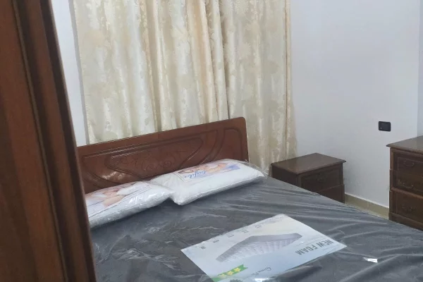 Shtepi me qera Apartament ne Tirane, 2+1, Mobilimi E mobiluar, Pagesa 45,000  Leke.