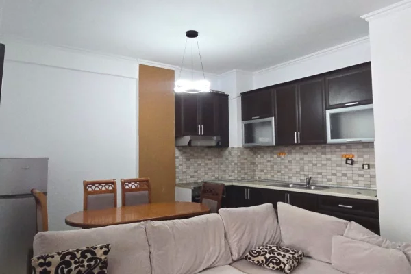 Shtepi me qera 2+1 ne Tirane - 45,000 Leke