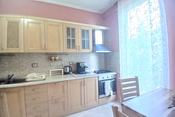 Shtepi me qera Apartament ne Tirane, 1+1, Mobilimi E mobiluar, Pagesa 53,000  Leke.