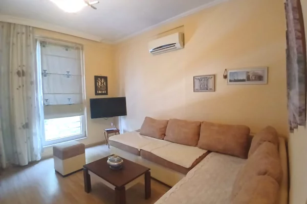 Shtepi me qera 1+1 ne Tirane - 53,000 Leke