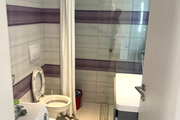 Shtepi me qera Apartament ne Tirane, 1+1, Mobilimi E mobiluar, Pagesa 60,000  Leke.