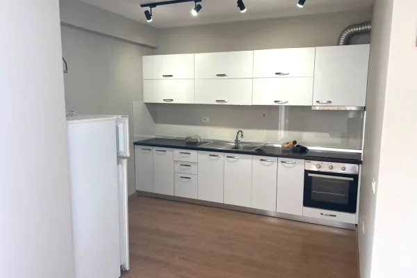 Shtepi me qera Apartament ne Tirane, 1+1, Mobilimi E mobiluar, Pagesa 60,000  Leke.