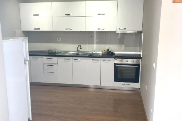 Apartament 1+1 me qera ne Tirane zona 21 Dhjetori/Rruga e Kavajes