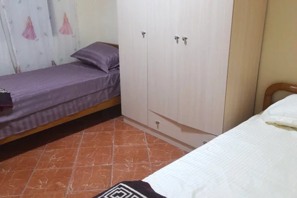 Shtepi me qera Apartament ne Tirane, 2+1, Mobilimi E mobiluar, Pagesa 50,000  Leke.
