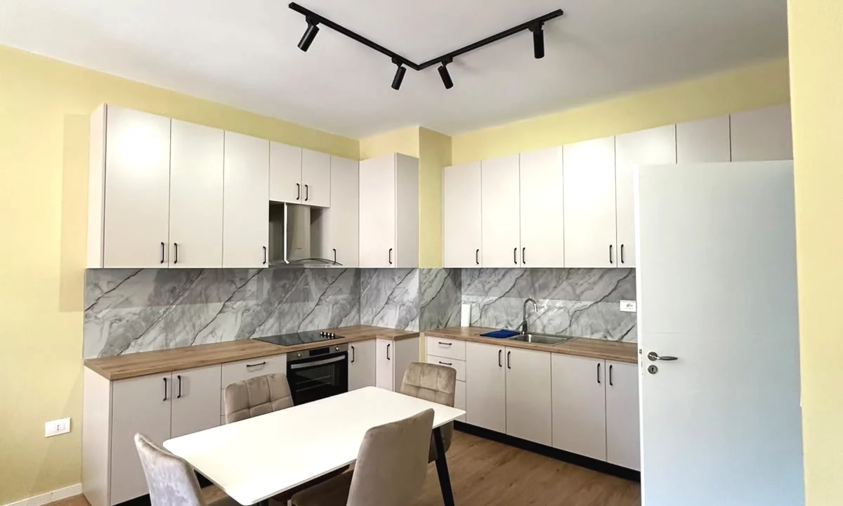 Shtepi me qera Apartament ne Tirane, 1+1, Mobilimi E mobiluar, Pagesa 50,000  Leke.