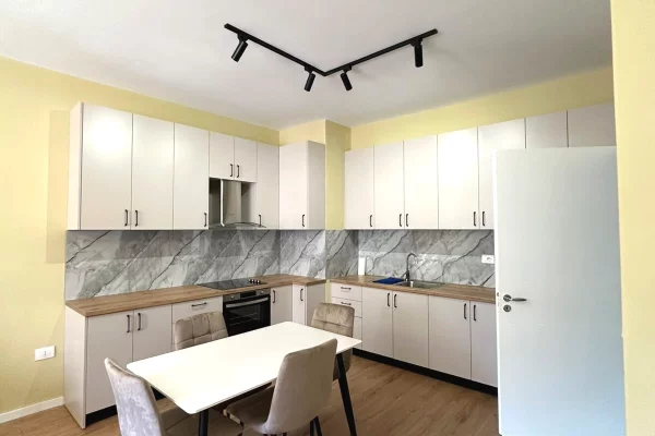 Shtepi me qera 1+1 ne Tirane - 50,000 Leke