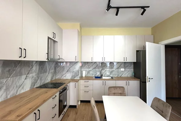 Shtepi me qera Apartament ne Tirane, 1+1, Mobilimi E mobiluar, Pagesa 50,000  Leke.