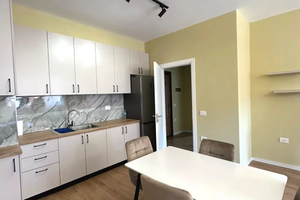Shtepi me qera Apartament ne Tirane, 1+1, Mobilimi E mobiluar, Pagesa 50,000  Leke.