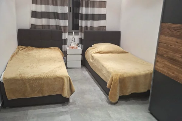 Shtepi me qera Apartament ne Tirane, 1+1, Mobilimi E mobiluar, Pagesa 750  Euro.