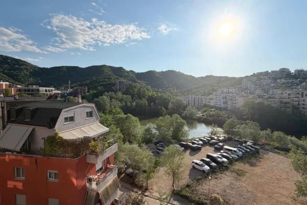 Shtepi me qera Apartament ne Tirane, 2+1, Mobilimi E mobiluar, Pagesa 65,000  Leke.