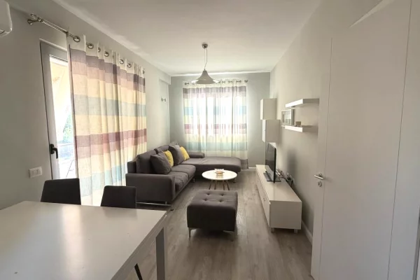 Shtepi me qera Apartament ne Tirane, 2+1, Mobilimi E mobiluar, Pagesa 65,000  Leke.