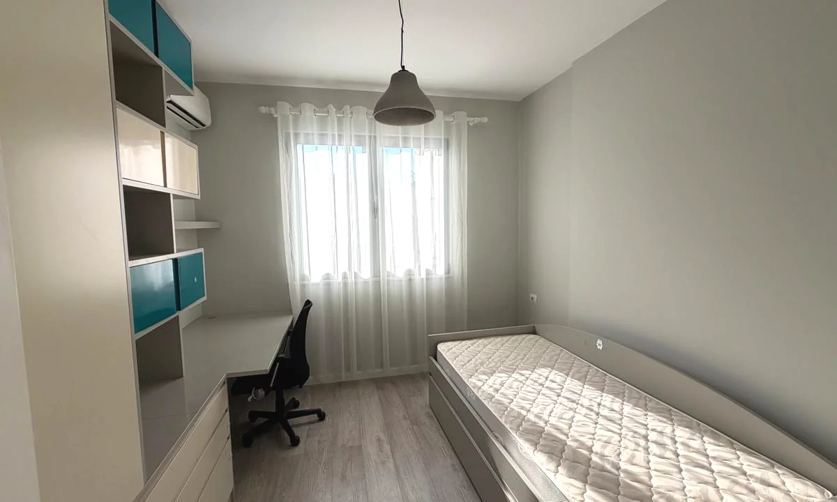 Shtepi me qera Apartament ne Tirane, 2+1, Mobilimi E mobiluar, Pagesa 65,000  Leke.