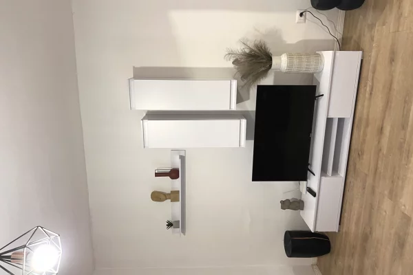 Shtepi me qera Apartament ne Tirane, 2+1, Mobilimi E mobiluar, Pagesa 65,000  Leke.