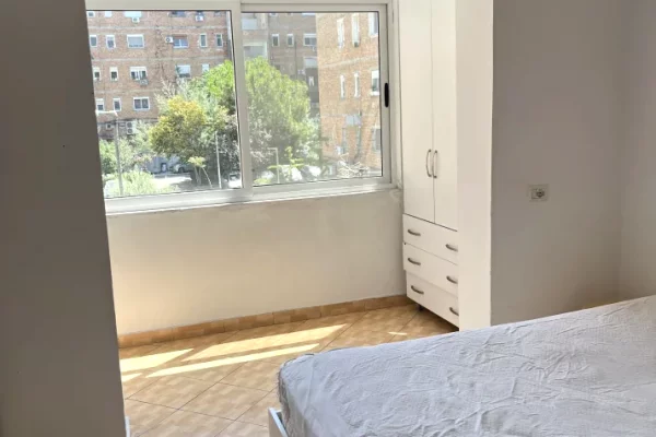 Shtepi me qera Apartament ne Tirane, 1+1, Mobilimi E mobiluar, Pagesa 40,000  Leke.