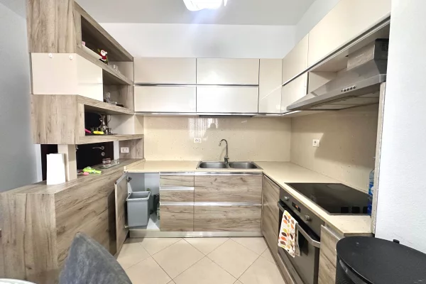 Shtepi me qera Apartament ne Tirane, 2+1, Mobilimi E mobiluar, Pagesa 600  Euro.