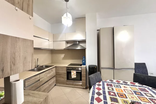Shtepi me qera Apartament ne Tirane, 2+1, Mobilimi E mobiluar, Pagesa 600  Euro.